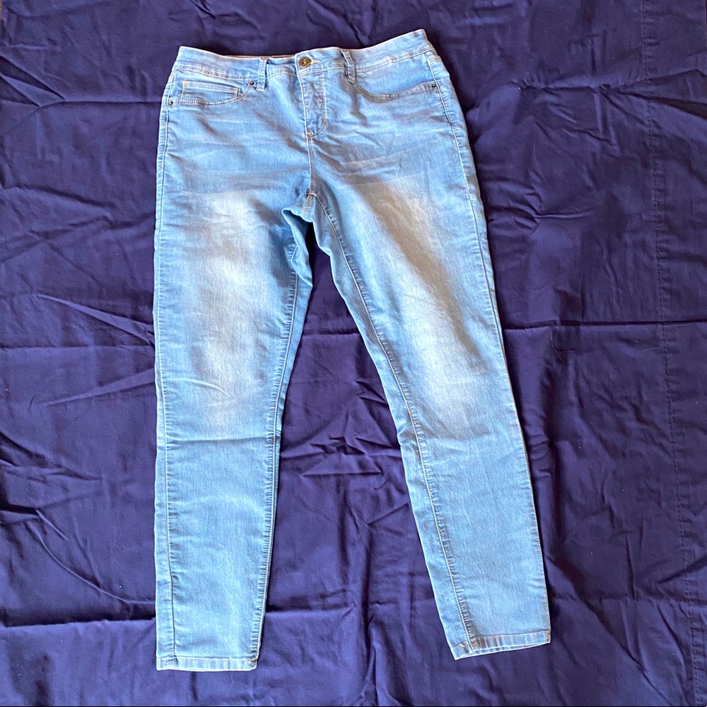 Women’s Light Blue Skinny Jeans